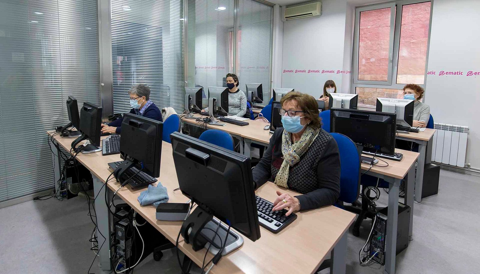 EMATIC, el centro del Ayuntamiento para avanzar hacia la igualdad también en el mundo digital, ha tenido casi 2.000 usuarias y ha impartido 49 cursos en 2020