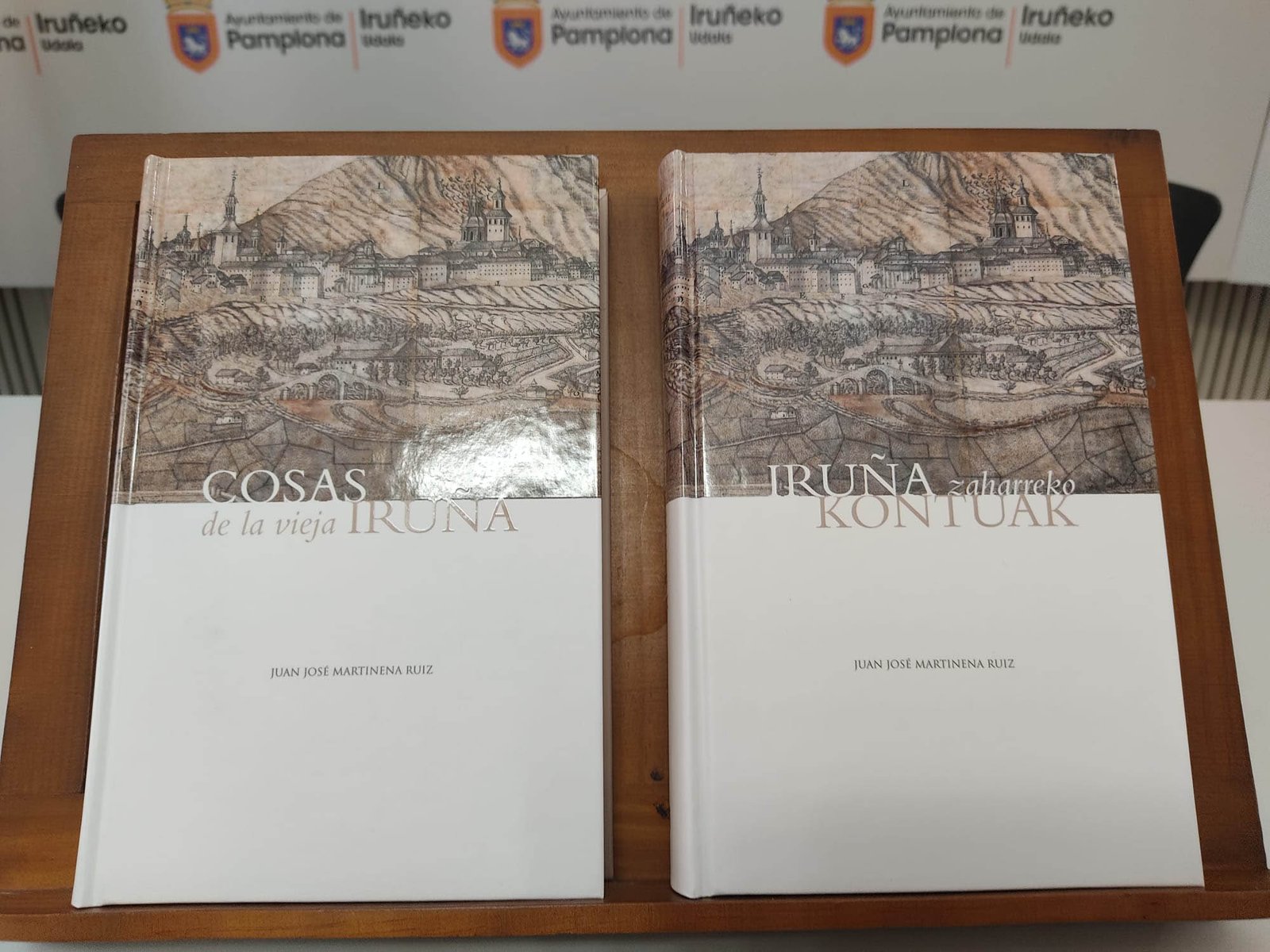 El Ayuntamiento de Pamplona publica ‘Cosas de la vieja Iruña’, la cuarta recopilación de artículos sobre la ciudad escrita por el historiador Juan José Martinena