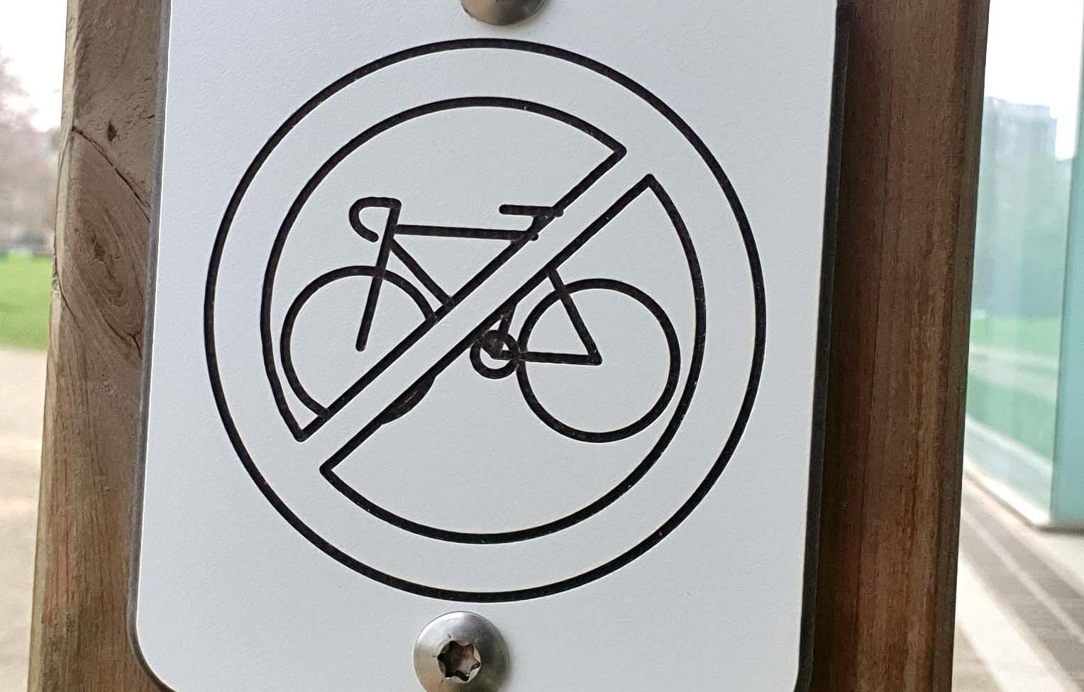 El Ayuntamiento refuerza la señalización del circuito de running ‘Patxi Morentin’ en la Vuelta del Castillo para evitar el tránsito de bicicletas por sus tres kilómetros de recorrido