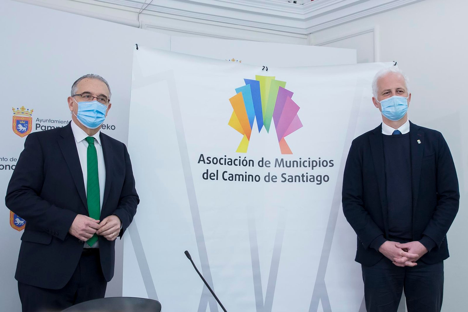 La Asociación de Municipios del Camino de Santiago, reunida en Pamplona, aborda iniciativas para estar preparados cuando regresen las peregrinaciones
