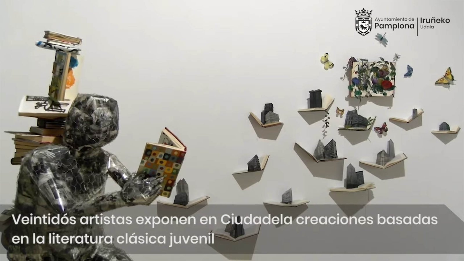 Veintidós artistas exponen sus creaciones, basadas en la literatura clásica juvenil, en una muestra en la que han reconvertido libros en obras de arte singulares