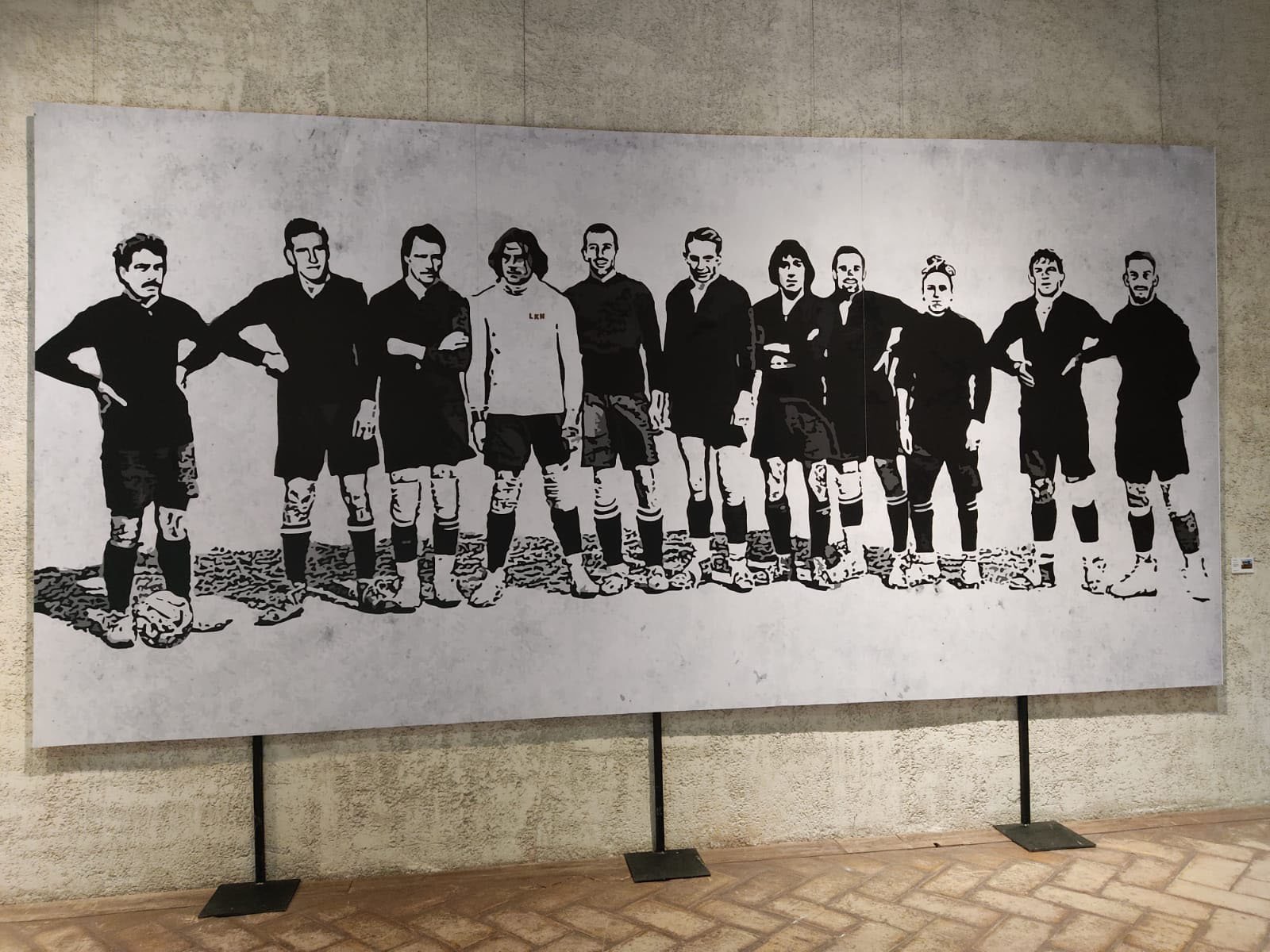 Condestable acoge reproducciones de obras satíricas del artista urbano LKN, cuyas llamativas iconografías son ya parte del discurso público de la ciudad