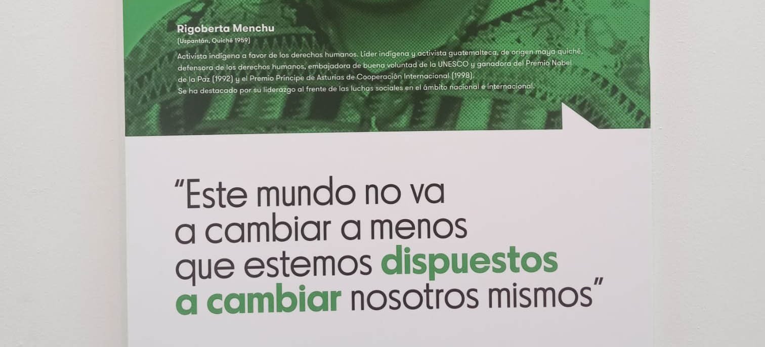 La exposición “Instantáneas: frases que desmontan el racismo” presenta 22 obras fotográficas en el Palacio del Condestable hasta el 5 de abril