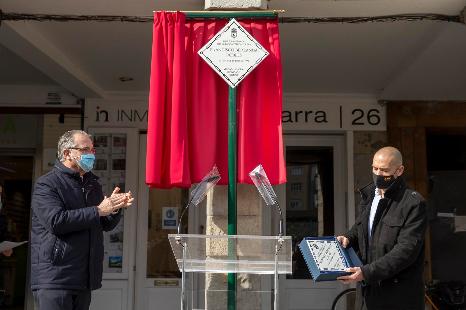 Francisco Berlanga, Mª Cruz Yoldi, Antonio Conejo, Fidel Lázaro y Manuel López, asesinados por ETA en Pamplona, cuentan ya con placas de homenaje en los lugares de sus atentados
