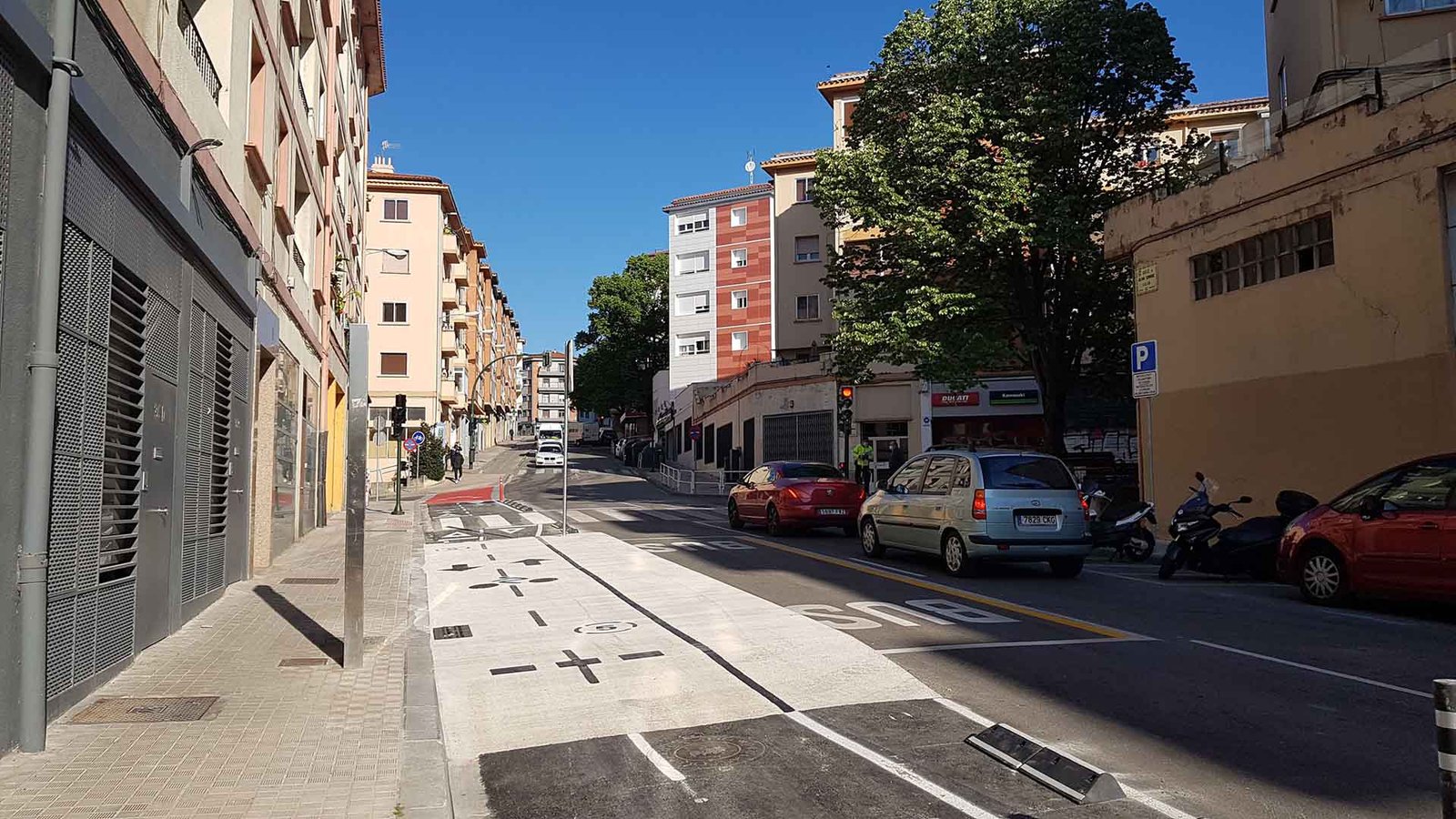 Finalizan las obras de mejora de la movilidad peatonal y ciclista en la calle Julián Gayarre, en el tramo entre las calles Blas de Laserna y Guelbenzu
