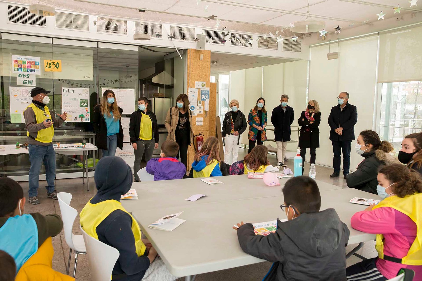 El alcalde escucha las 13 propuestas para mejorar Pamplona ideadas por 130 niños y niñas durante el primer campamento COworkids