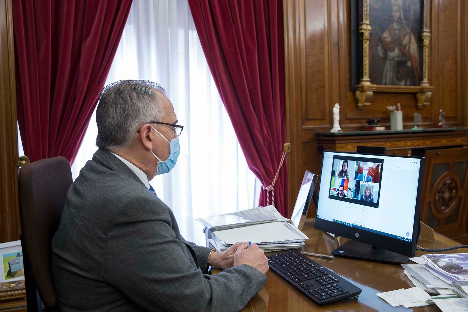 El alcalde de Pamplona se reúne con la Fundación Crecer Jugando y la Asociación Española de Fabricantes de Juguetes
