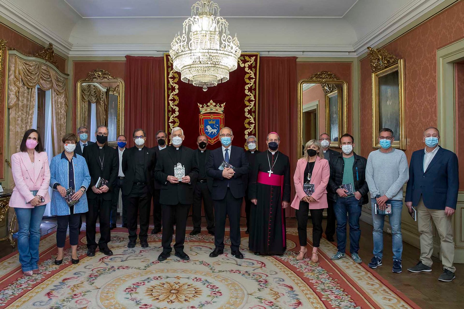 El Ayuntamiento recibe al Padre General de la Compañía de Jesús, con motivo de la inauguración del Año Ignaciano que tendrá lugar este jueves en Pamplona