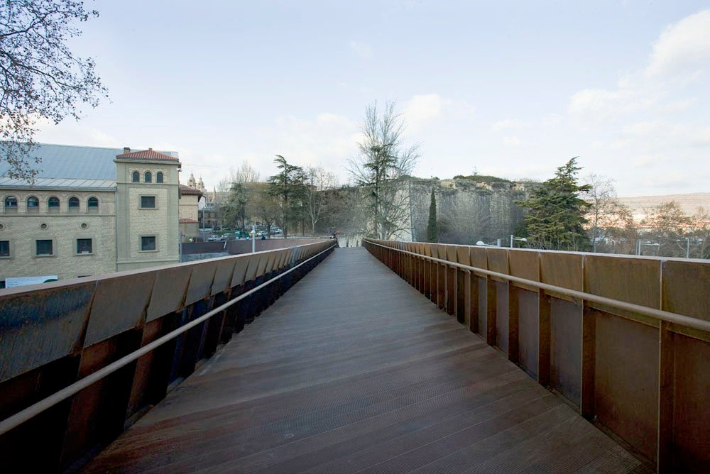 El Ayuntamiento de Pamplona abre un trámite de audiencia con las partes implicadas para comunicarles el reparto de los costes totales que afectan a la pasarela del Labrit