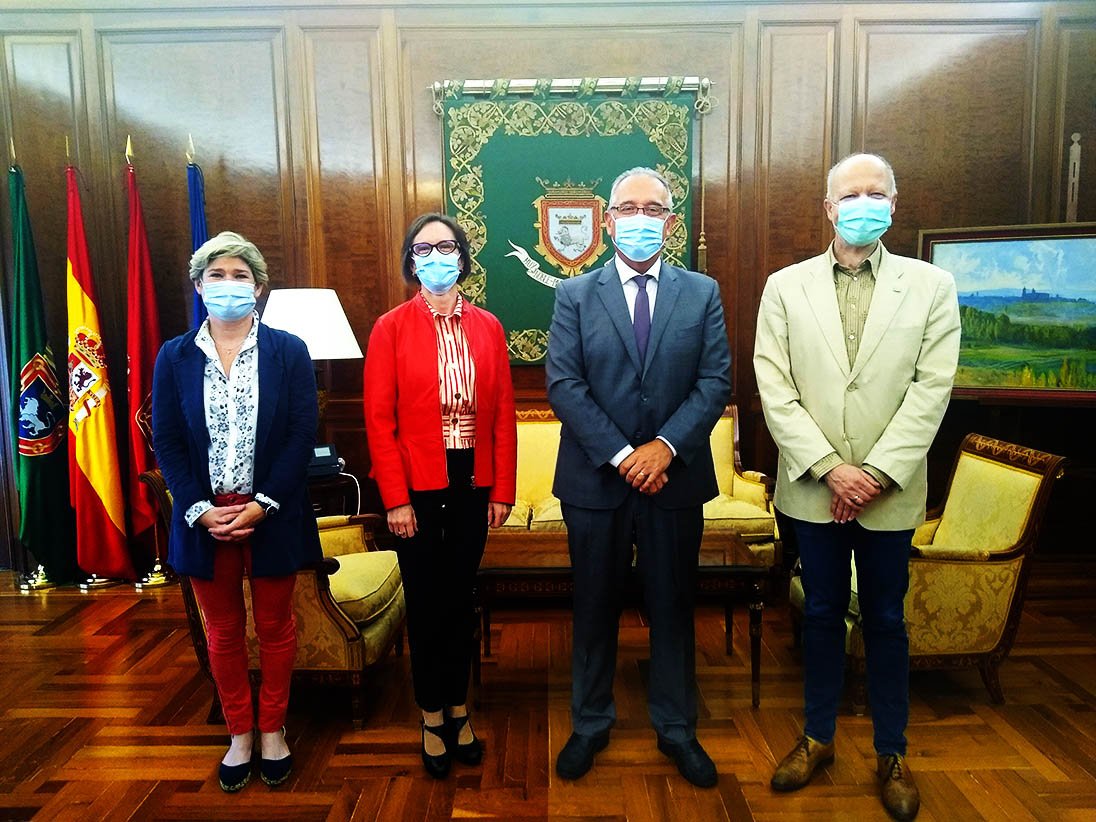 El alcalde de Pamplona recibe a la presidenta de Eusko Ikaskuntza/ Sociedad de Estudios Vascos