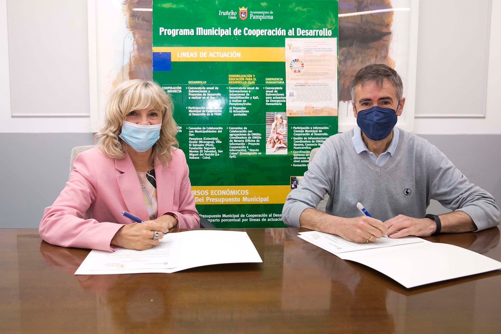 El Ayuntamiento de Pamplona firma un convenio con la Coordinadora de ONGD para impulsar la información y la difusión de la cooperación internacional al desarrollo