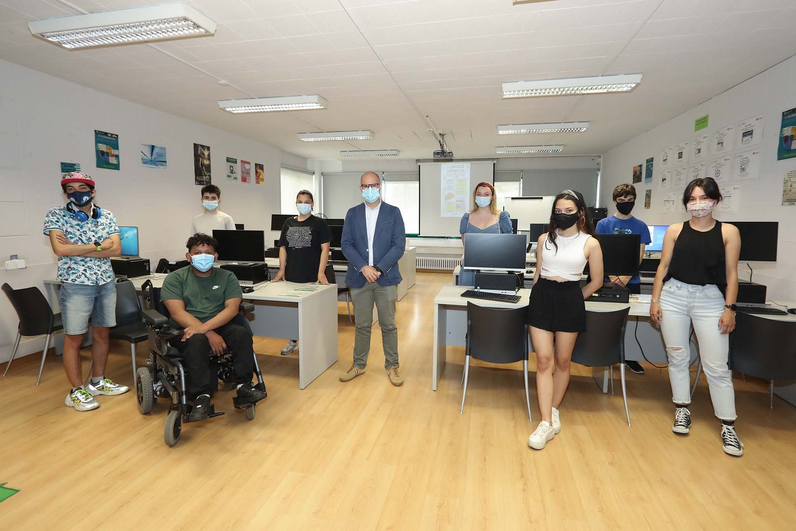 Lucía Garralda, de 16 años, gana el primer premio de la sexta edición de Iruñarrivial, el concurso sobre Pamplona de Casa de la Juventud