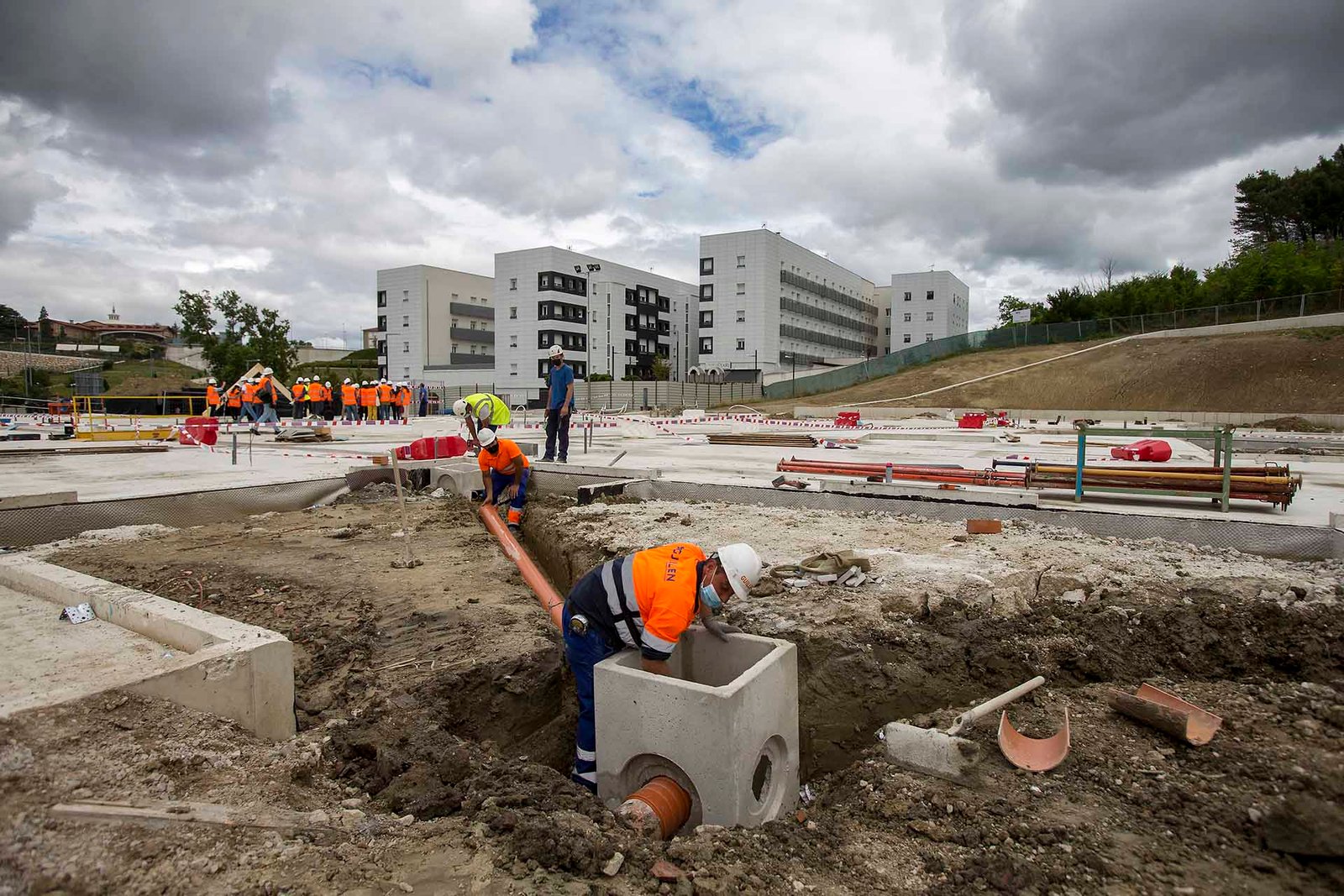 Las obras de la escuela infantil de Lezkairu concluyen las instalaciones de saneamiento y abastecimiento que estarán soterradas bajo el centro