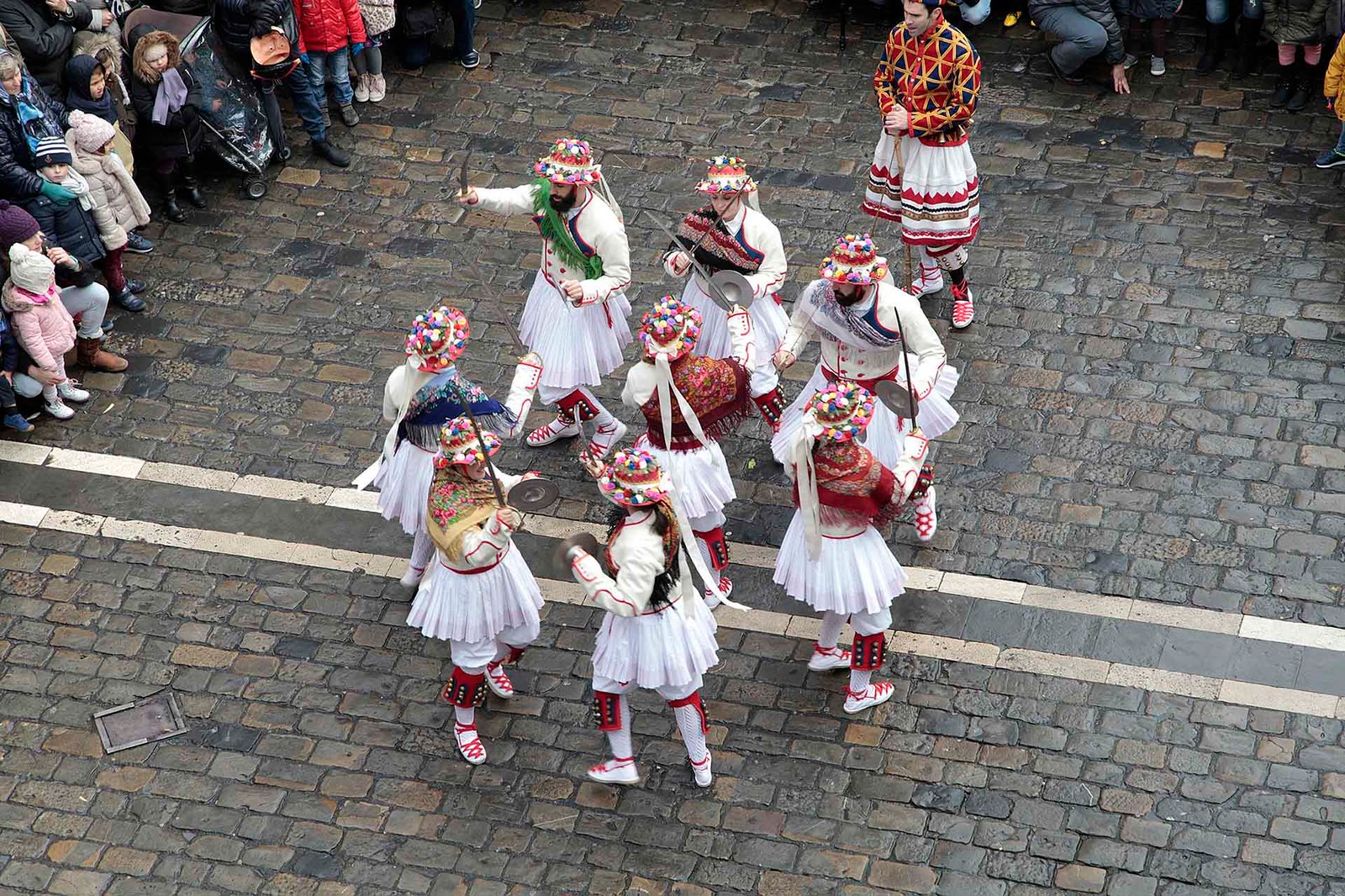 La plaza de Santa Ana acoge este jueves el tradicional baile de la soka-dantza interpretado por Duguna Folklore Taldea