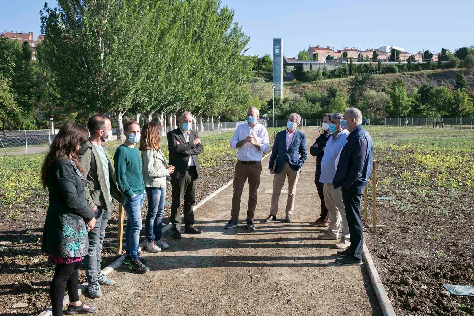 Las 48 huertas urbanas de Etxabakoitz inician esta semana su andadura con la entrega de llaves del recinto a asociaciones y particulares