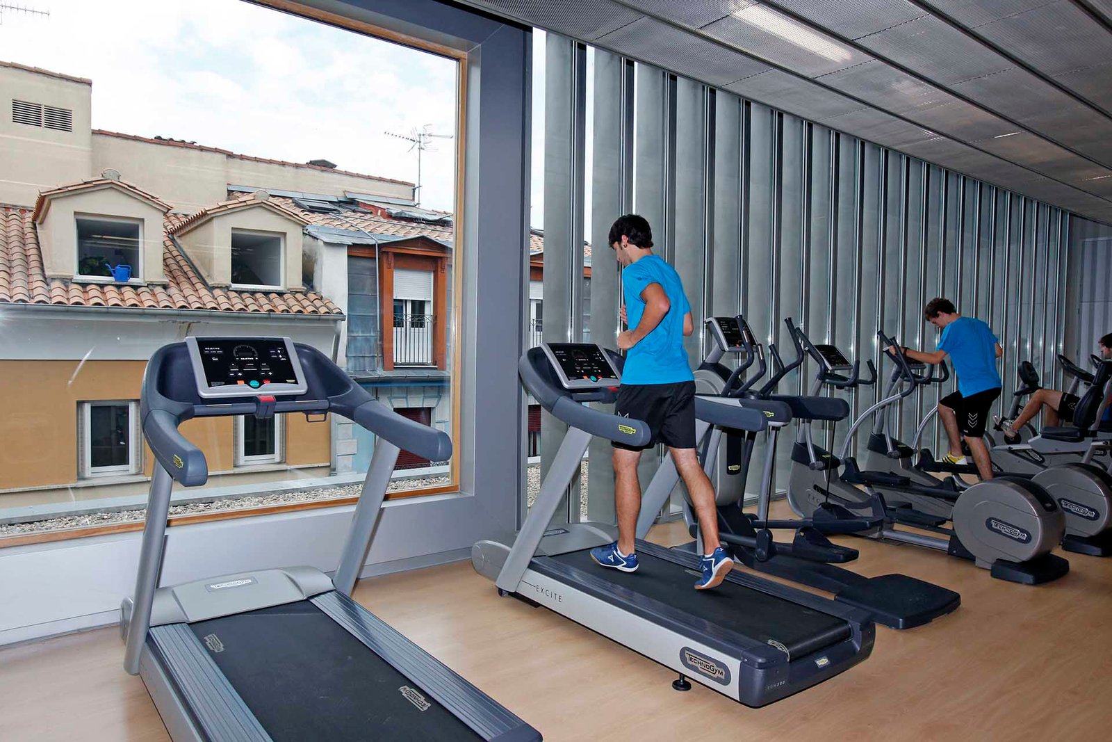 Adjudicado el contrato para que una consultoría elabore un estudio de viabilidad para la mejora de los complejos deportivos municipales de Aranzadi y San Jorge