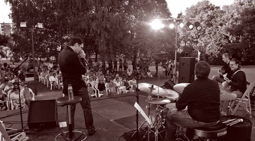 El ciclo Enklaves acerca la música a lugares con encanto como los parques de Taconera, Media Luna y Vuelta del Castillo, el Jito Alai, el puente de San Pedro o la plaza de la O
