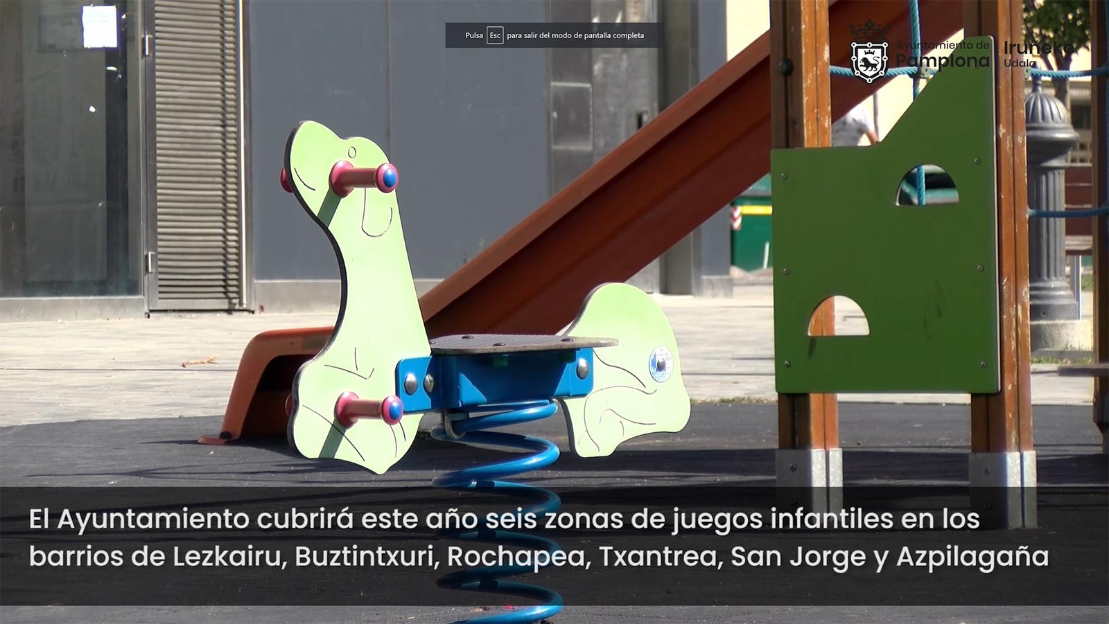 El Ayuntamiento de Pamplona renovará los juegos infantiles próximos al Grupo Urdánoz (Etxabakoitz), aprovechando para cubrirlos