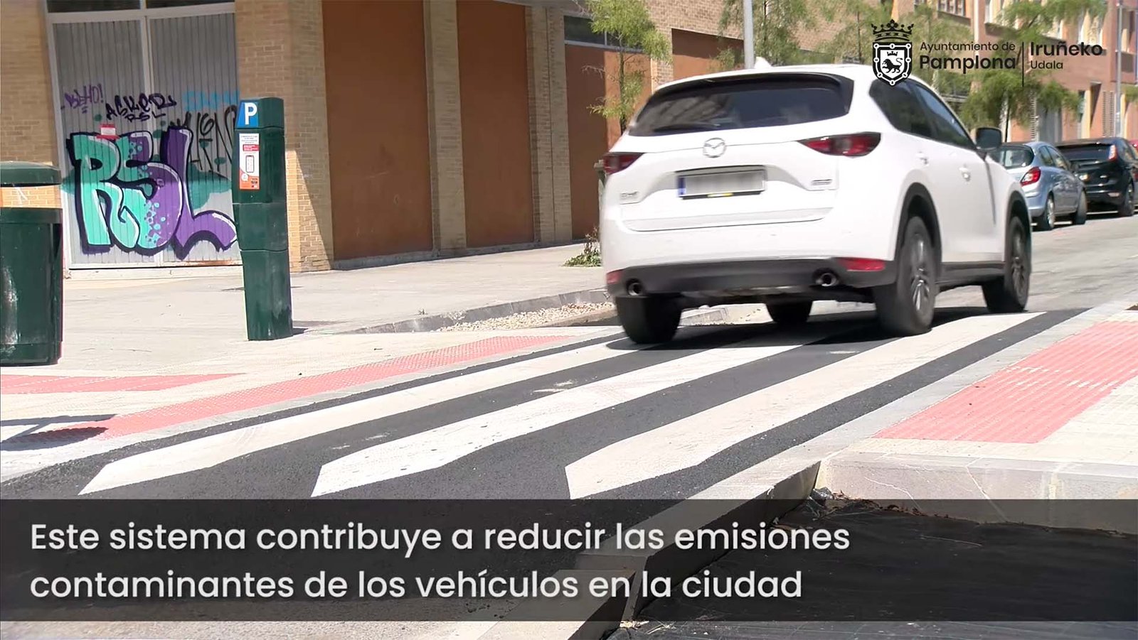 Pamplona pone en marcha su primer paso de peatones permeable, un sistema de drenaje sostenible que contribuye a reducir las emisiones contaminantes