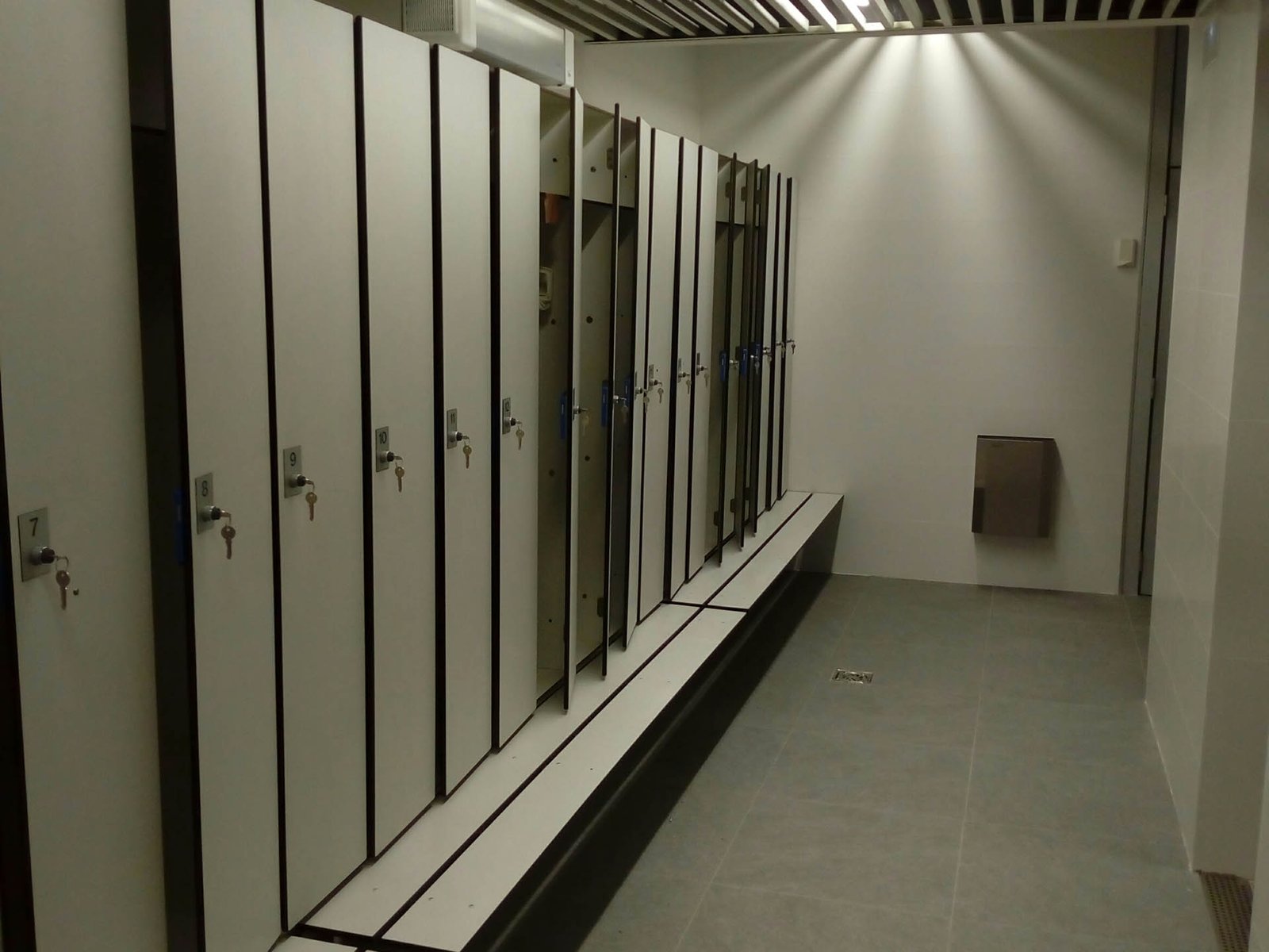 Finalizadas las obras de reforma de los vestuarios del frontón del trinquete – polideportivo de Mendillorri que se abrirán al público a mitades de agosto