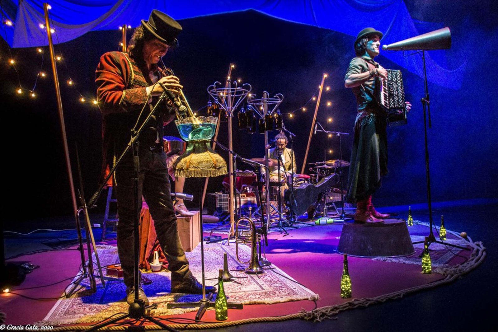 El Festival de las Murallas convierte los fosos de la Ciudadela en escenario de un espectáculo de funambulismo