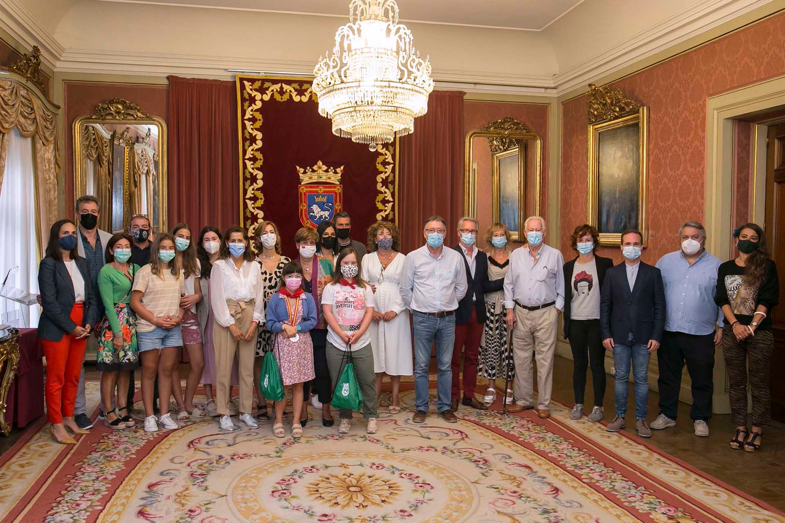 El Ayuntamiento de Pamplona recibe a Nerea Díaz, oro en el Campeonato de España de gimnasia rítmica para personas con discapacidad intelectual, y a Andrea de Jesús, plata