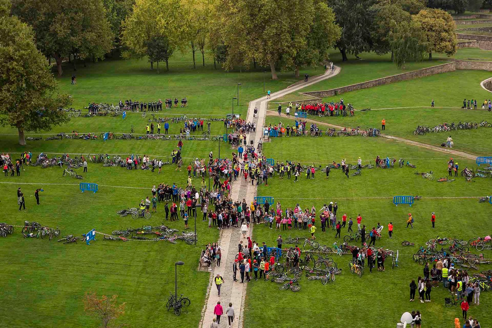 Un millar de escolares se han reunido en la Vuelta del Castillo en la ‘bicicletada escolar’ de la Semana Europea de la Movilidad