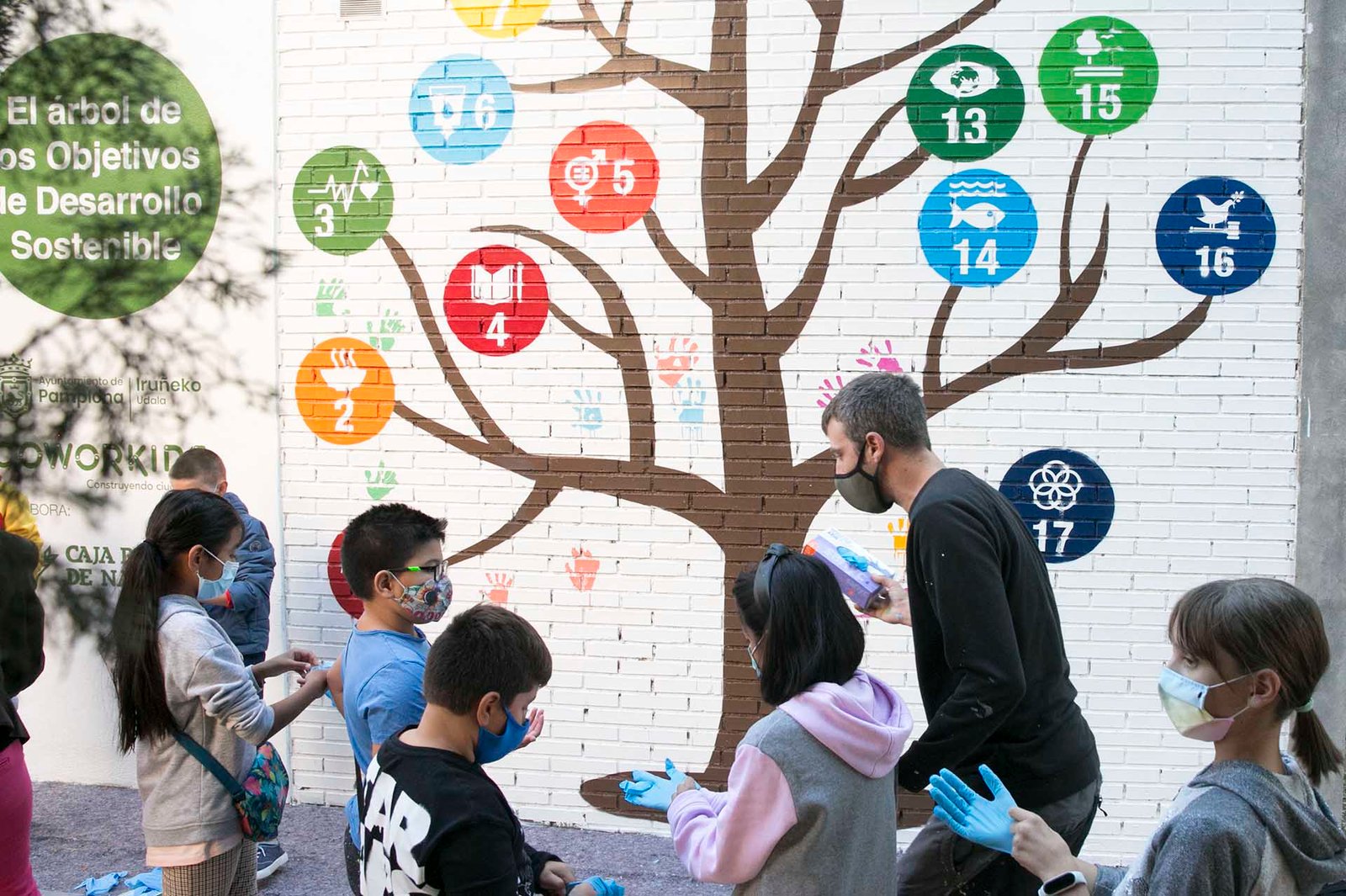 Saboteado el mural presentado el viernes y que fue diseñado por los niños y niñas que participaron en el campamento de COworkids de la pasada Semana Santa