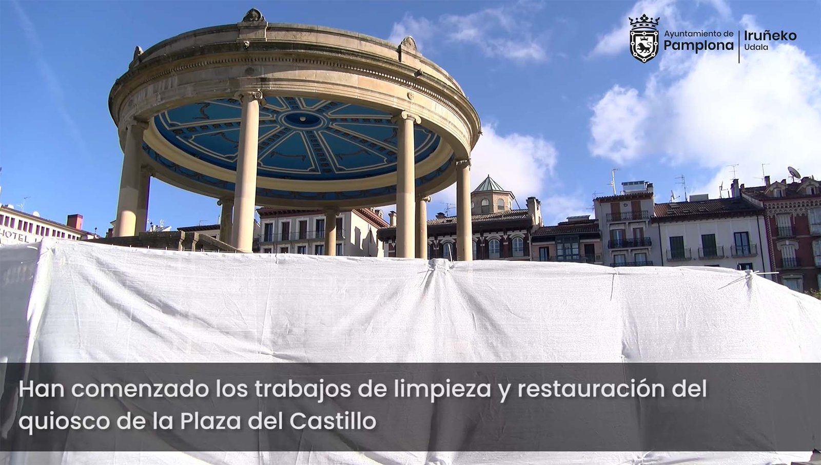 Comienzan los trabajos de limpieza y restauración del quiosco de la Plaza del Castillo, que se desarrollarán durante las próximas tres semanas