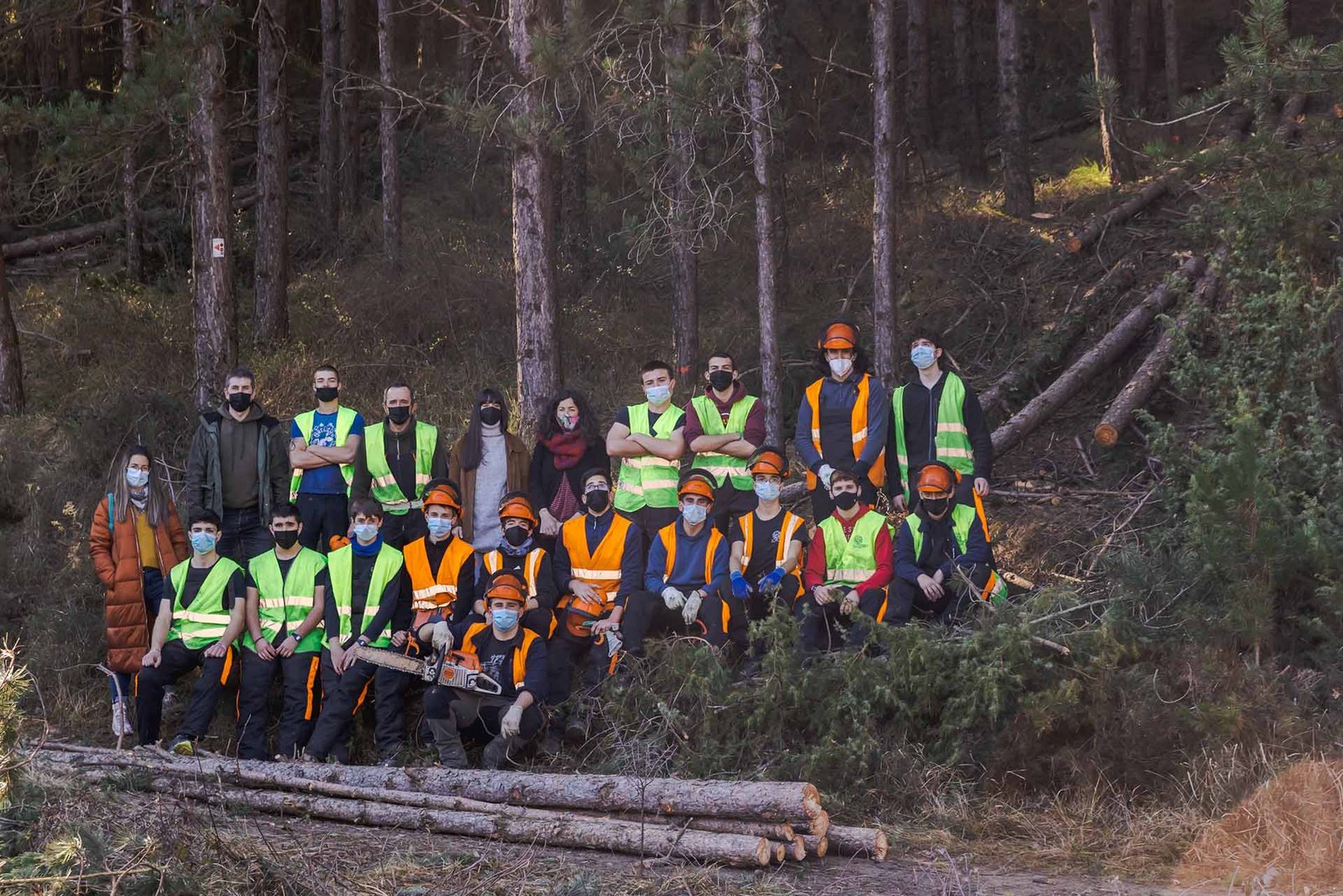 El Ayuntamiento sigue trabajando en el bosque autóctono en Ezkaba coordinando esfuerzos del CI Agroforestal, una escuela taller y la Asociación de Empresarios de la Madera