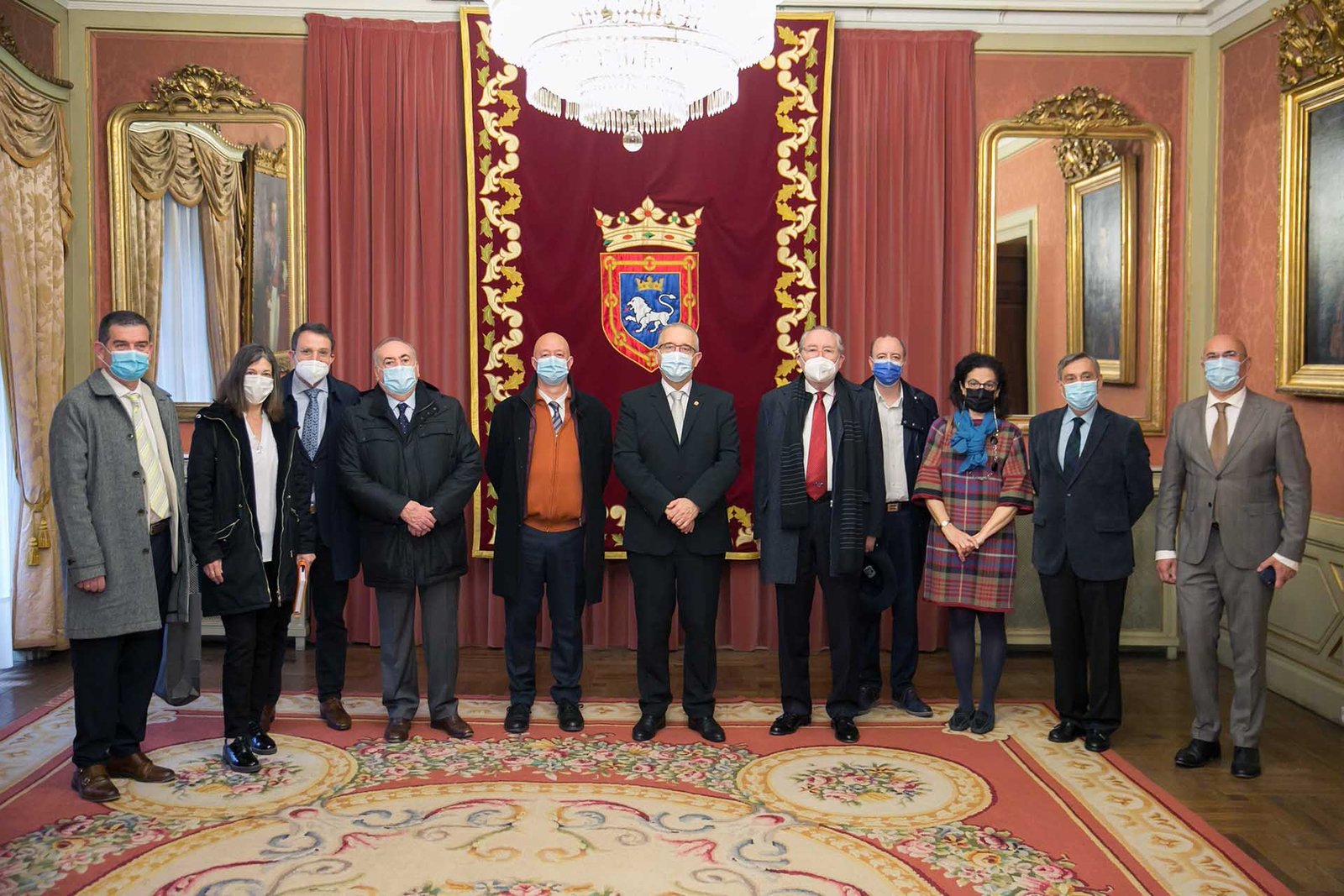 El alcalde recibe a los representantes nacionales y navarros de los Colegios Oficiales de Agentes de la Propiedad Inmobiliaria