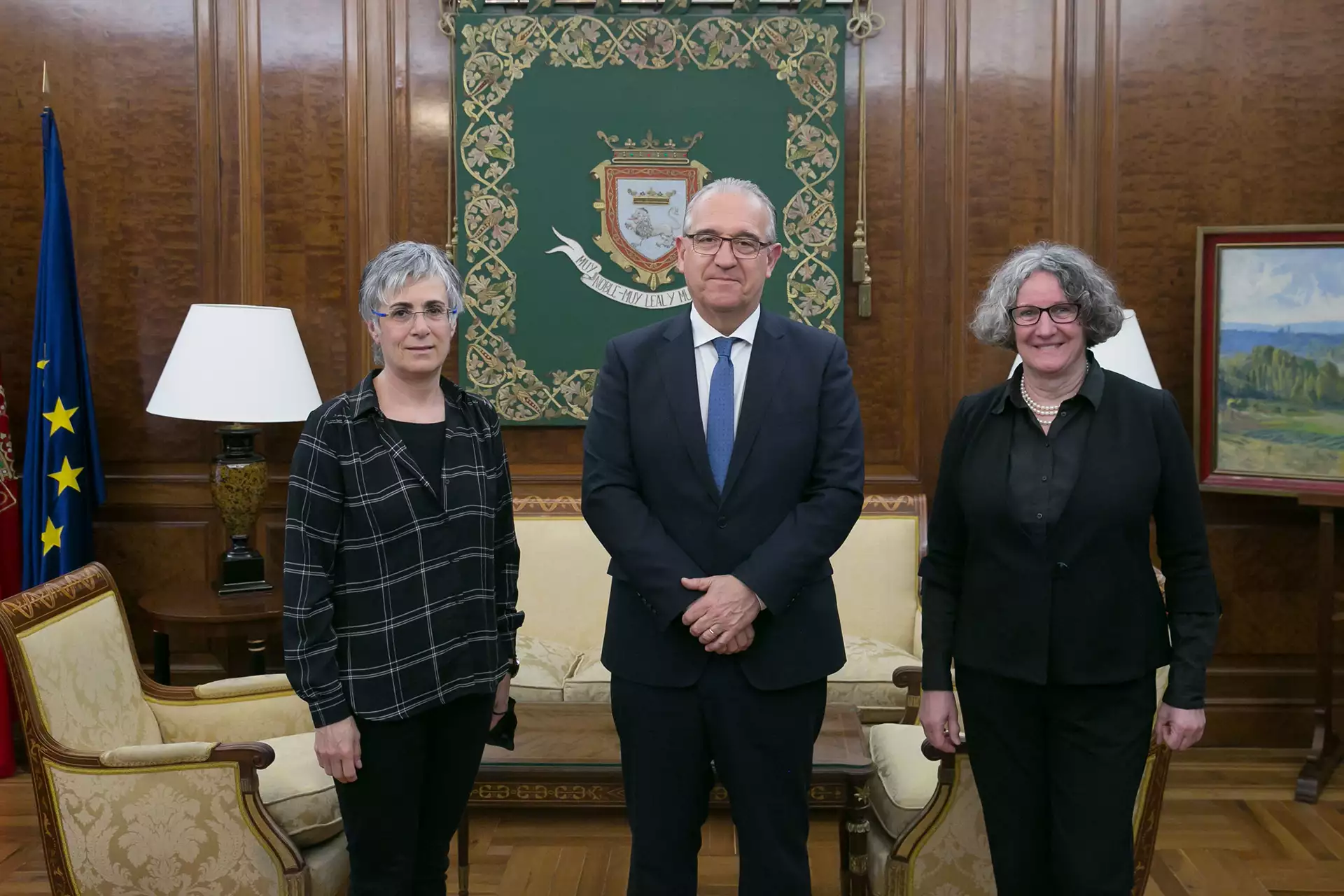 El alcalde de Pamplona se reúne con la presidenta del Colegio Oficial de Diseñadores de Interior y Decoradores de Navarra