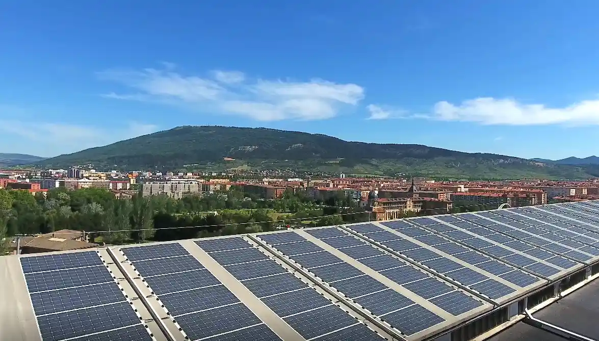 Pamplona bonifica las instalaciones de autoconsumo en ICIO y Contribución, además de aumentar sus subvenciones en 2022 con fondos todavía disponibles