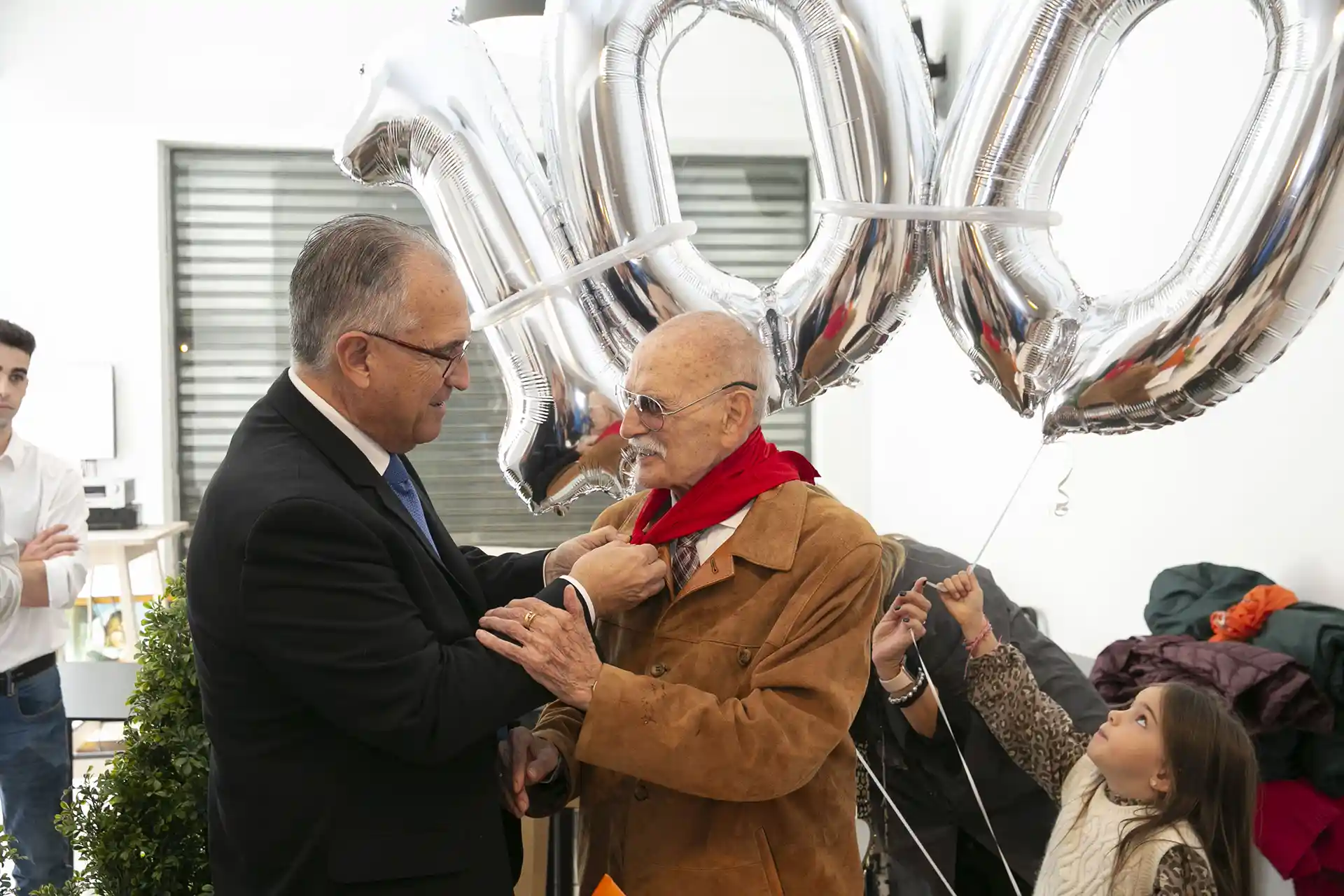 El Ayuntamiento de Pamplona felicita a Marcelino Andueza Arizala, un vecino de San Nicolás que ha cumplido 100 años