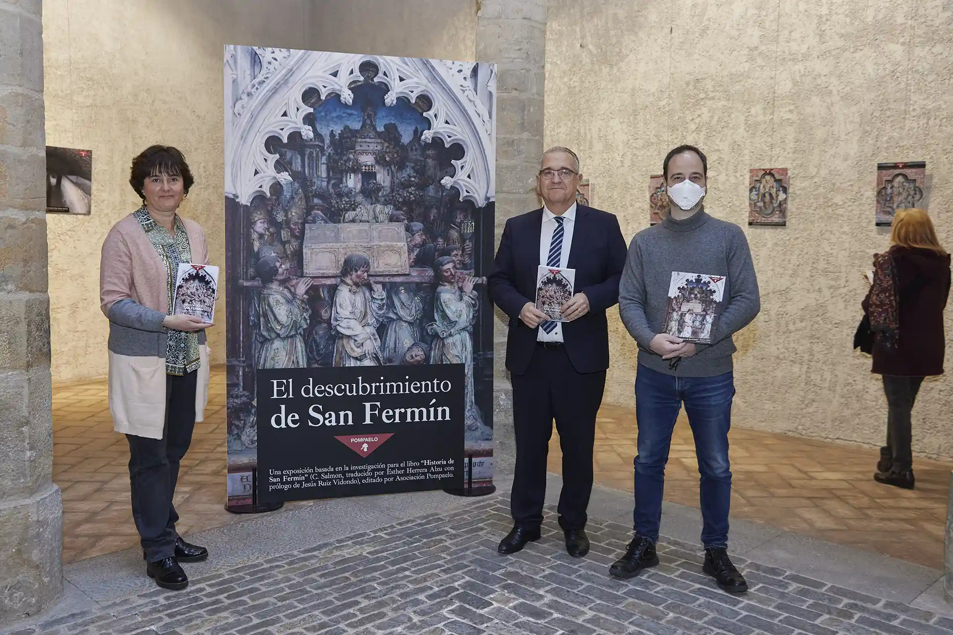 El Palacio de Condestable acoge una exposición con imágenes de San Fermín de Amiens que cuentan la historia del santo con otra perspectiva
