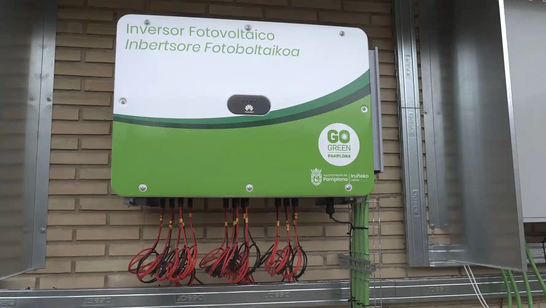 El colegio José María Iribarren estrena instalación solar fotovoltaica de 100 kW en su cubierta y un punto de recarga para vehículo eléctrico en sus inmediaciones