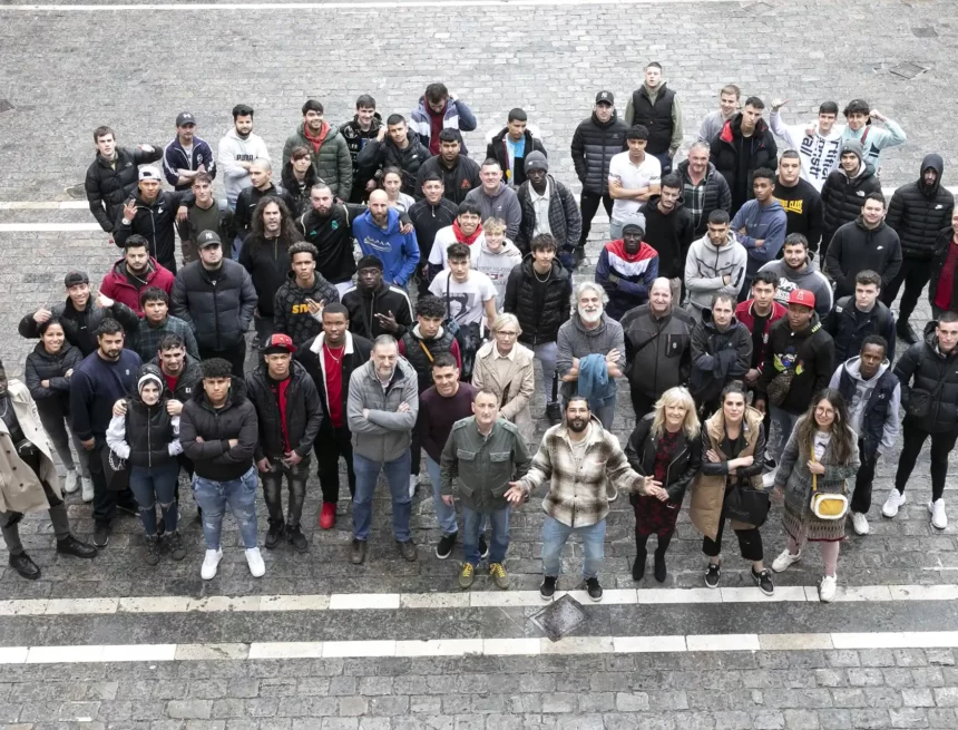 Las Escuelas Taller del Centro de Formación de Landaben del Ayuntamiento de Pamplona visitan la Casa Consistorial