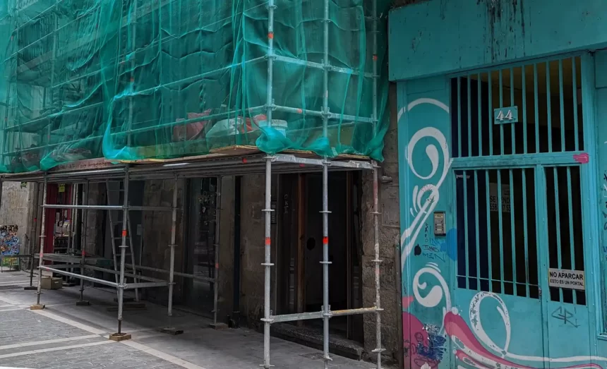 Del 30 de junio al 15 de julio deberán estar cerradas las zanjas y haberse retirado andamios, vallados y grúas en la vía pública de Casco Antiguo y parte de los Ensanches