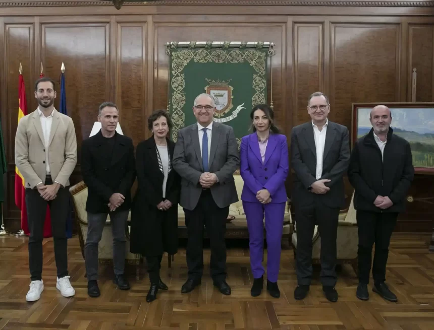 El alcalde de Pamplona recibe a la directora del Instituto Italiano de Cultura de Madrid