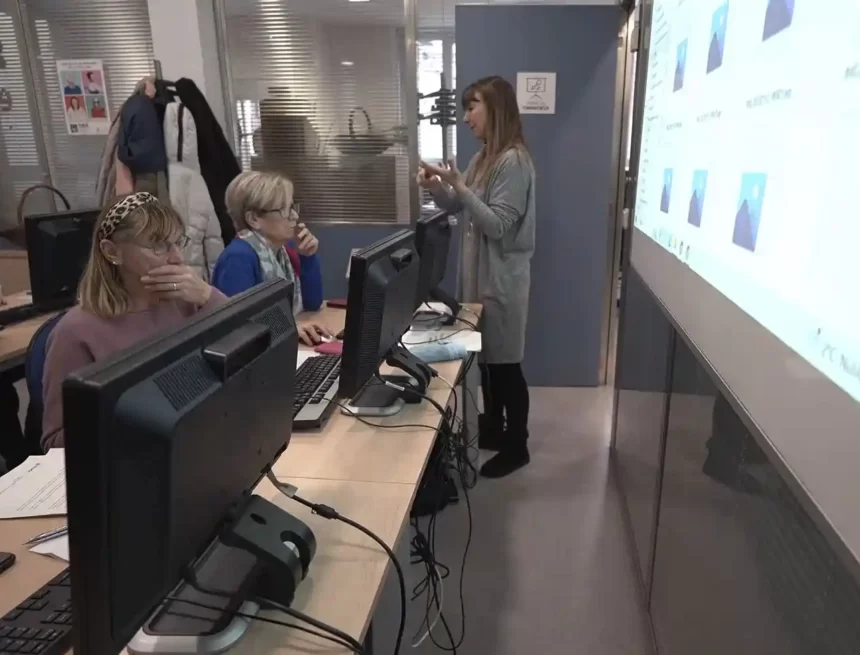 El Ayuntamiento oferta 144 plazas en doce cursos gratuitos de informática y nuevas tecnologías dirigidos a mujeres, jóvenes y niñas para avanzar hacia la igualdad