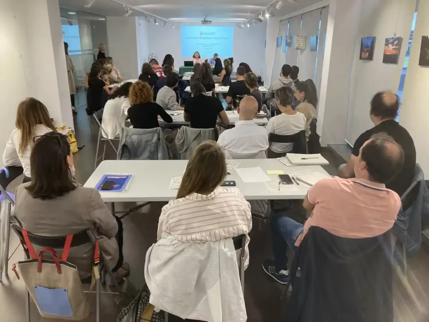 Treinta representantes de una veintena de entidades sociales asisten a una jornada participativa sobre el II Plan de Infancia y Adolescencia celebrada esta mañana