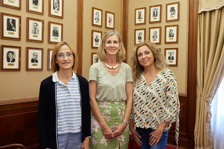 La concejala delegada de Promoción Turística y Comercial se reúne con la presidenta la Asociación de comerciantes de Martín Azpilcueta