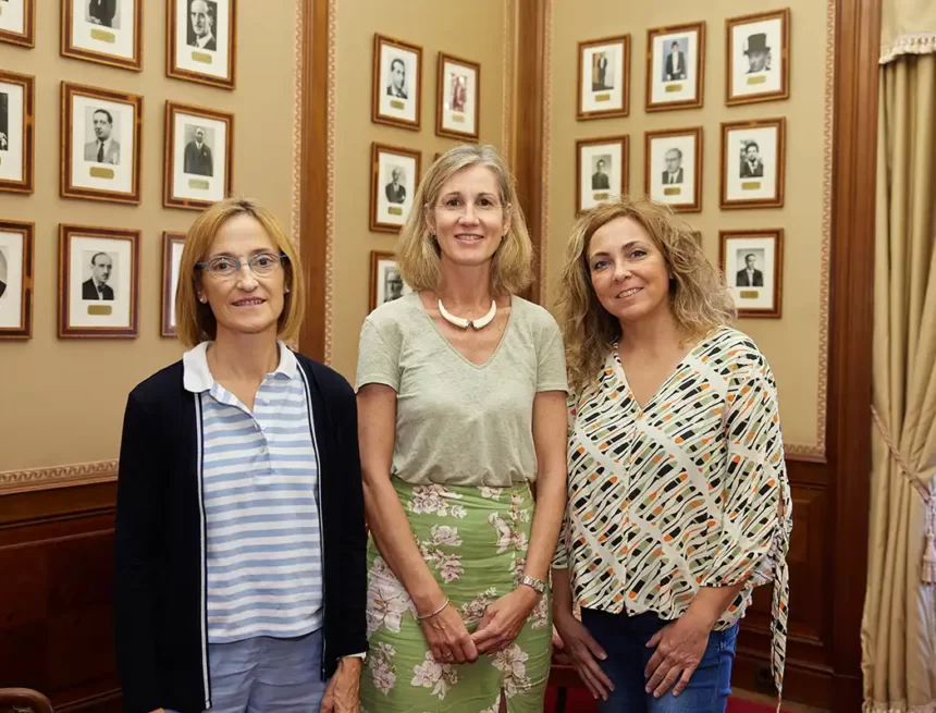 La concejala delegada de Promoción Turística y Comercial se reúne con la presidenta la Asociación de comerciantes de Martín Azpilcueta