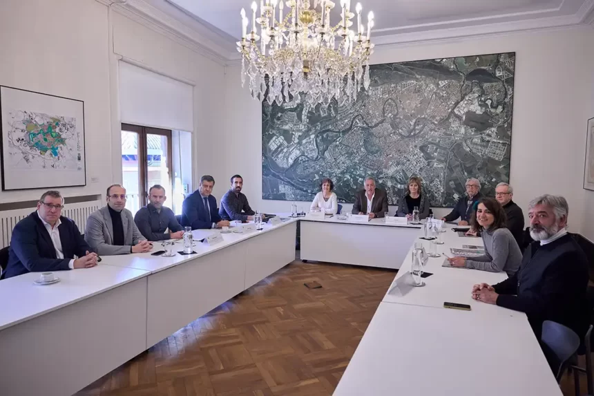 240213constitucionmesapelotaq5a9219_0 mesa pelota vasca