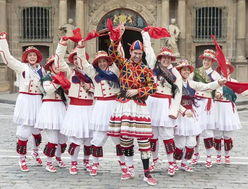 Duguna – Iruñeko Dantzariak celebrará este sábado una kalejira por su 75 aniversario junto a 300 dantzaris y músicos y la comparsa de Gigantes y Cabezudos de Pamplona
