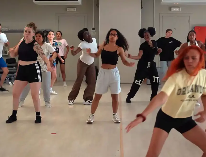 casa juventud bailes