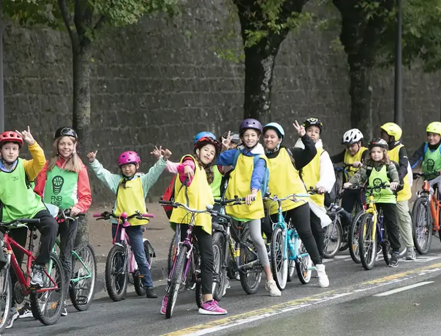 niños bicicletas