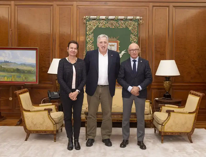 visita embajador Checoslovaquia