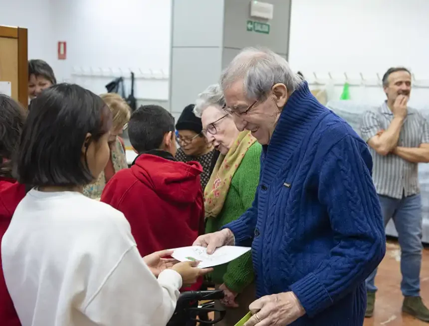 entrega postales navideñas mayores