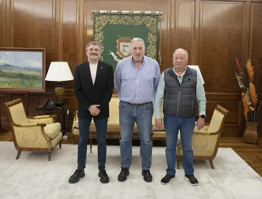 reunión alcalde y presidente asociación amigos sahara
